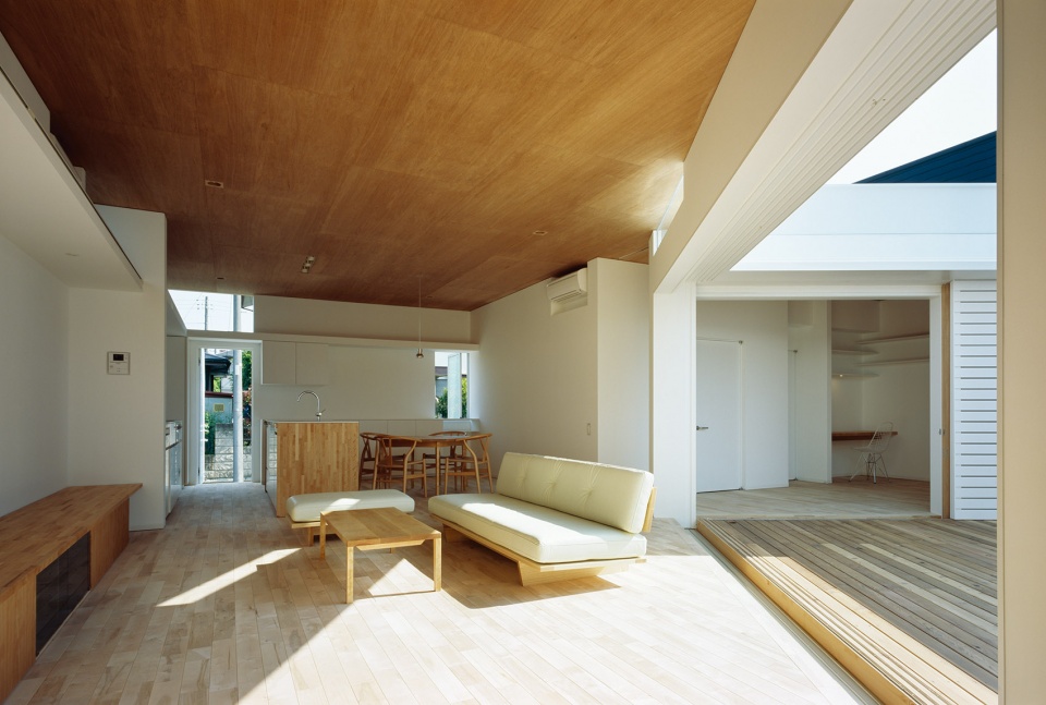 f white chiba prefecture by takuro yamamoto architects