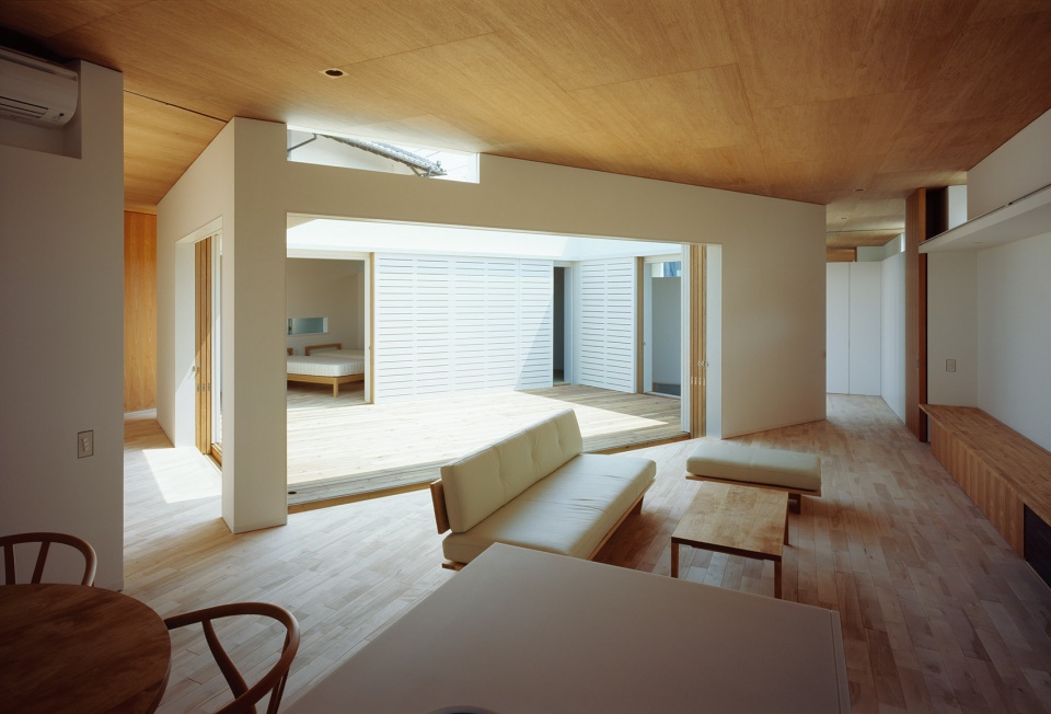 f white chiba prefecture by takuro yamamoto architects