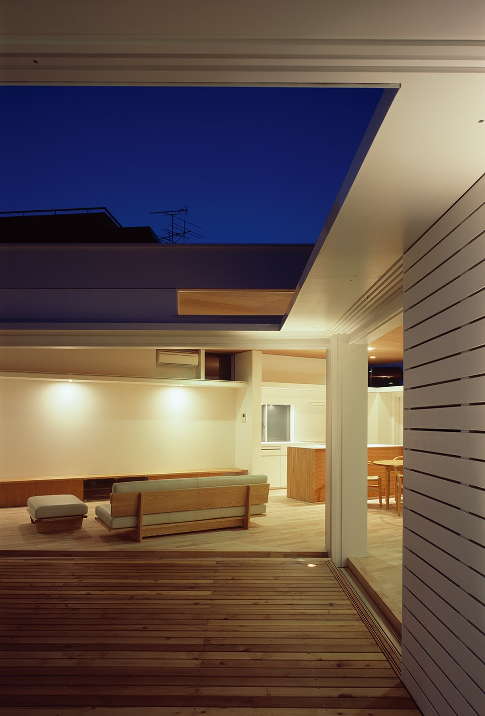 f white chiba prefecture by takuro yamamoto architects