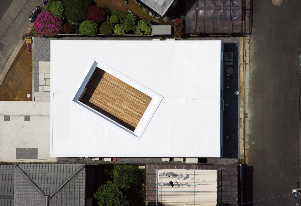 f white chiba prefecture by takuro yamamoto architects