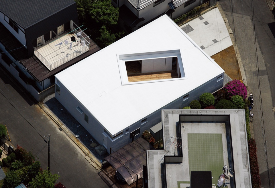 f white chiba prefecture by takuro yamamoto architects