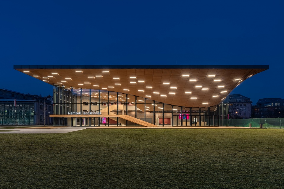 National Dance Theater Budapest ZDA