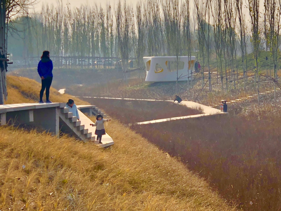 the beijing yongxing river greenway china by turenscape