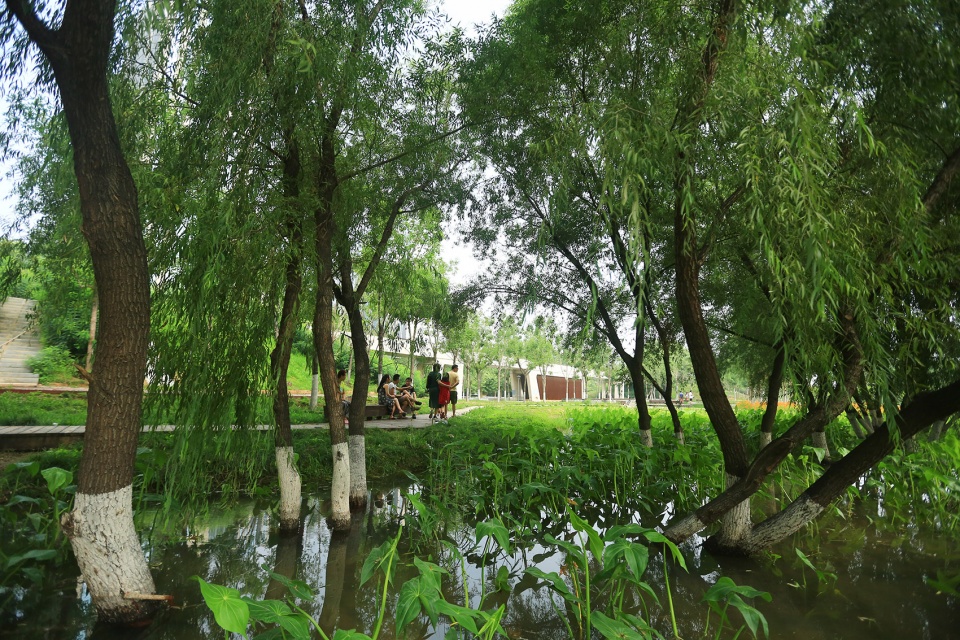 the beijing yongxing river greenway china by turenscape