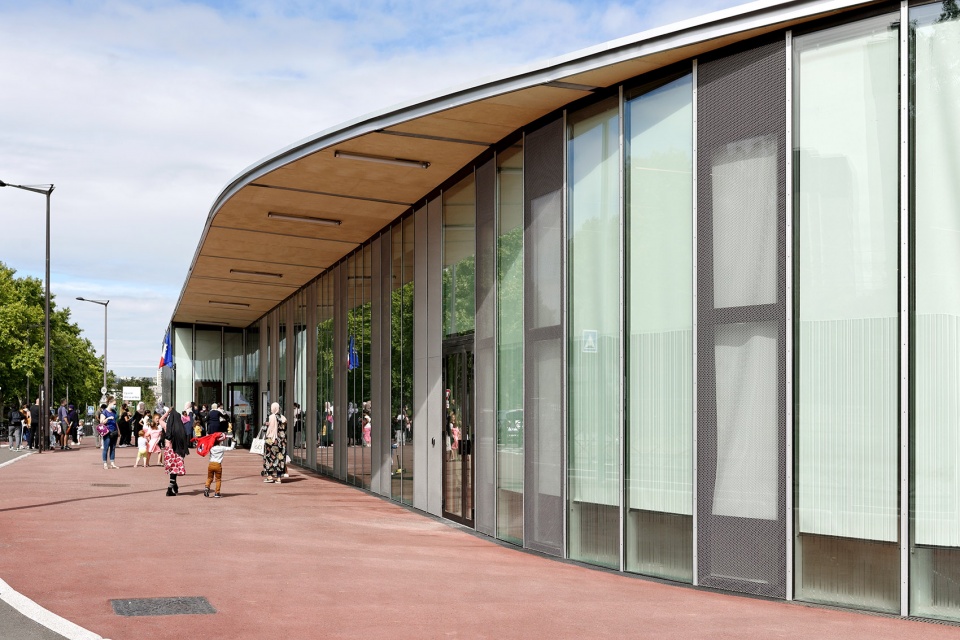 school center and leisure activity center in antony by dietmar feichtinger architectes
