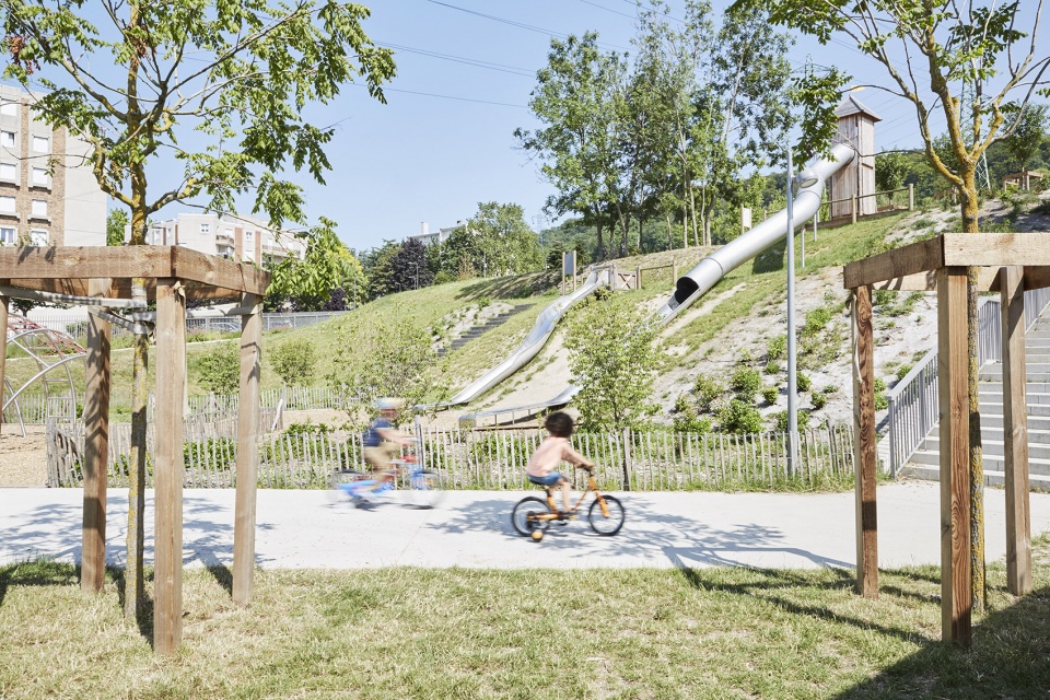 Urban Park In Grand Couronne France Espace Libre