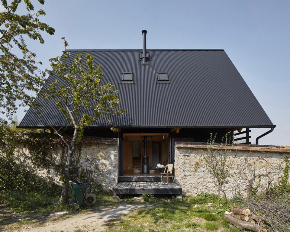 The House between the Walls arba