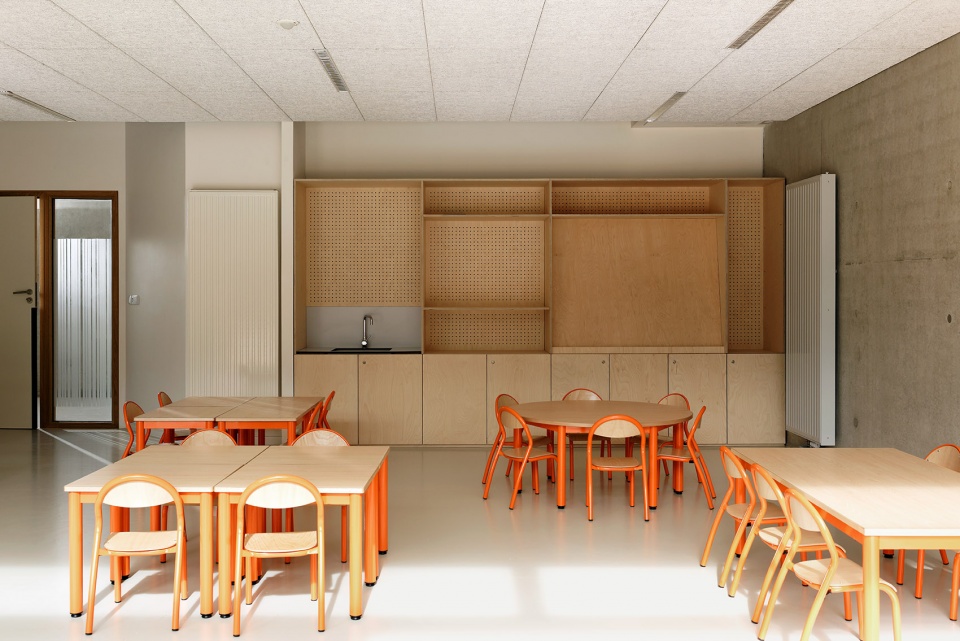 school center and leisure activity center in antony by dietmar feichtinger architectes
