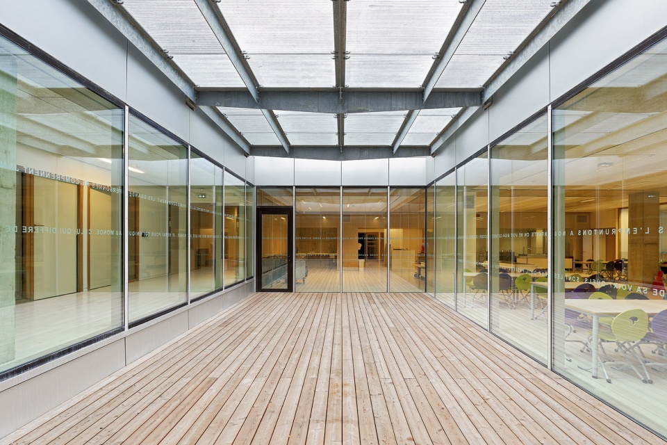 school center and leisure activity center in antony by dietmar feichtinger architectes