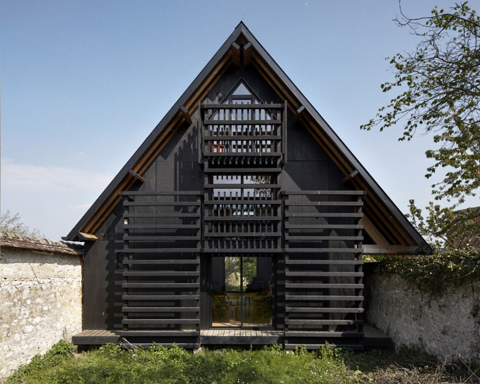 The House between the Walls arba