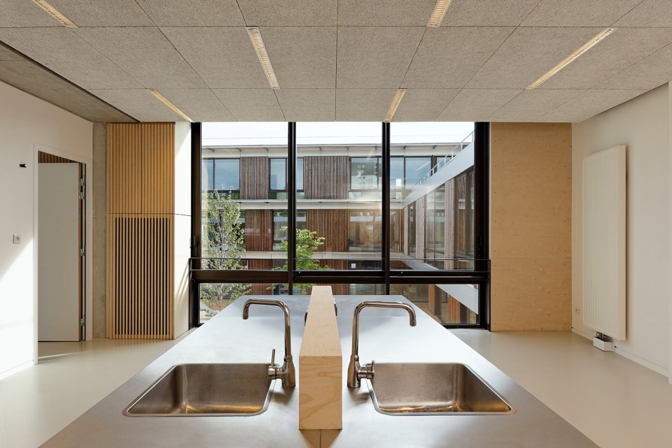school center and leisure activity center in antony by dietmar feichtinger architectes