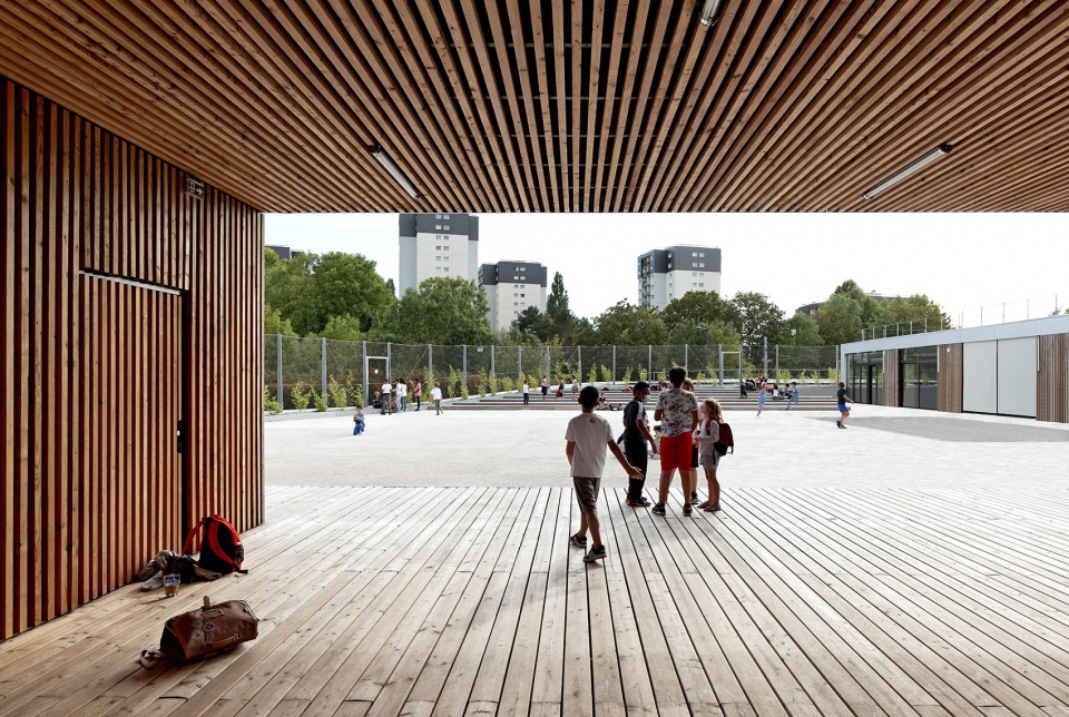 school center and leisure activity center in antony by dietmar feichtinger architectes