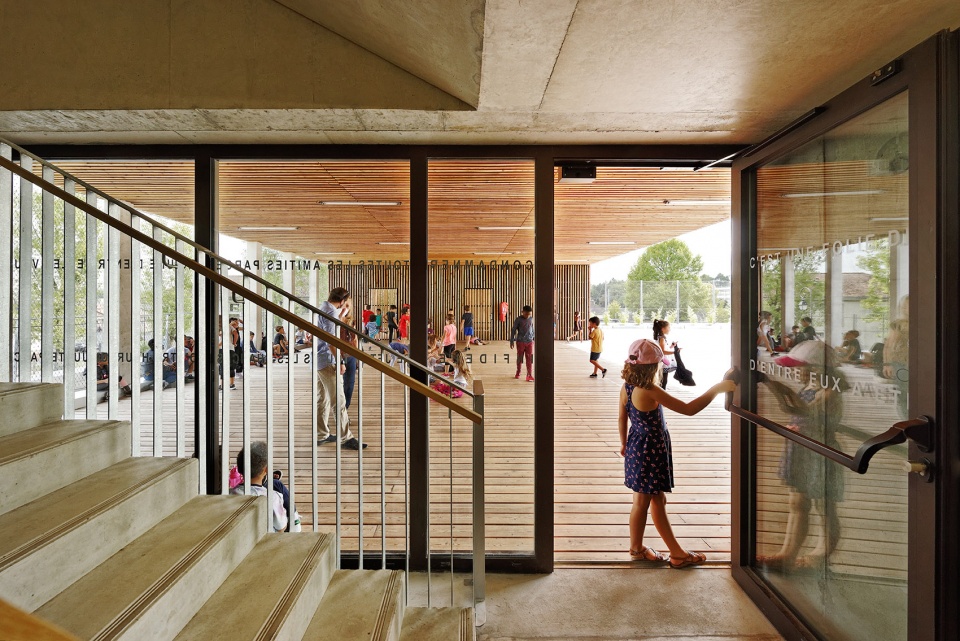 school center and leisure activity center in antony by dietmar feichtinger architectes