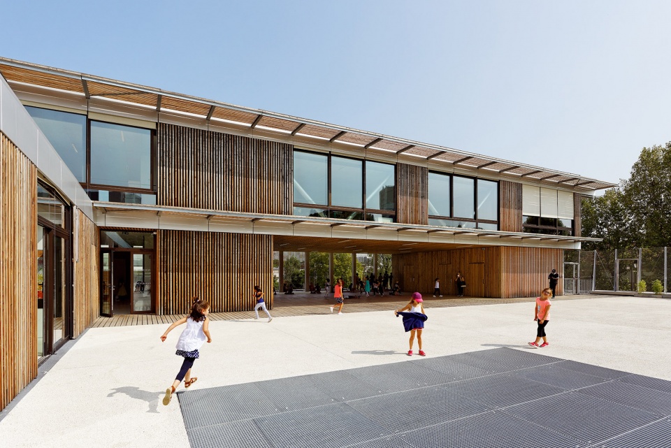 school center and leisure activity center in antony by dietmar feichtinger architectes
