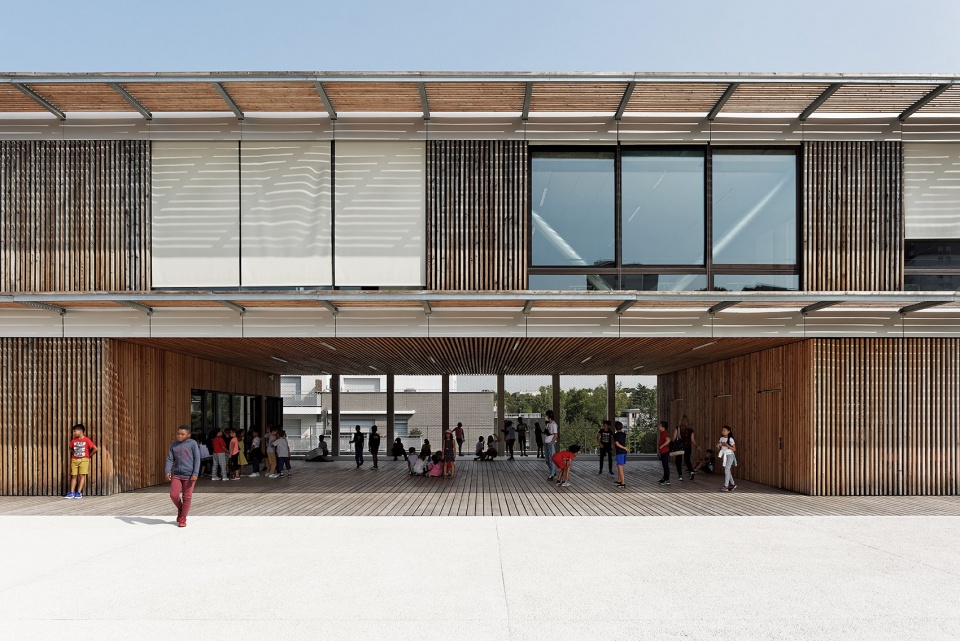 school center and leisure activity center in antony by dietmar feichtinger architectes
