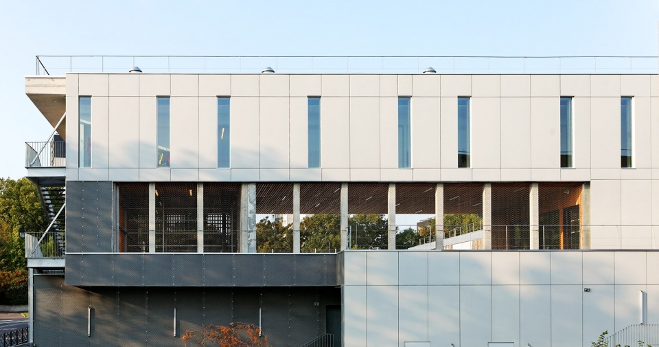 school center and leisure activity center in antony by dietmar feichtinger architectes
