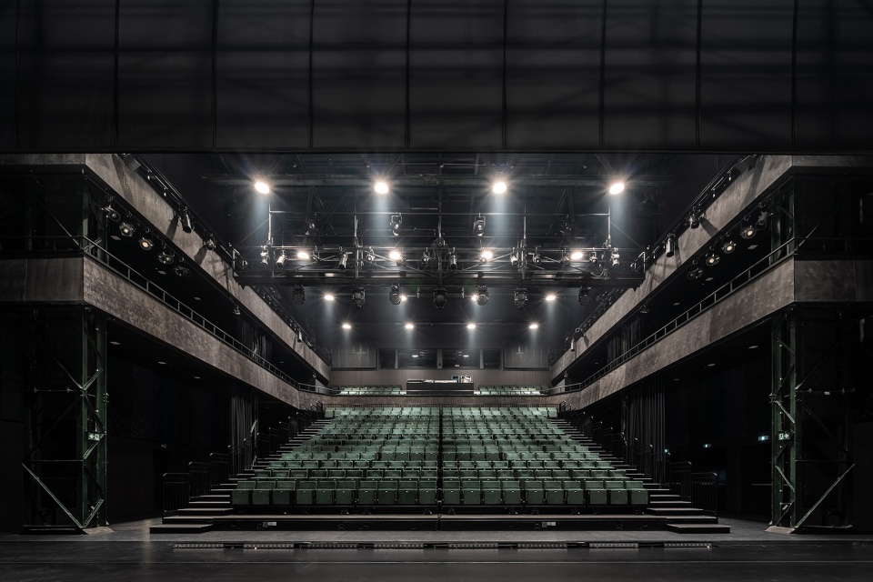 National Dance Theater Budapest ZDA
