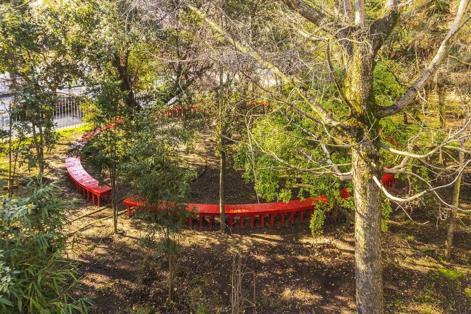 Infinity Bench by Azócar Catrón