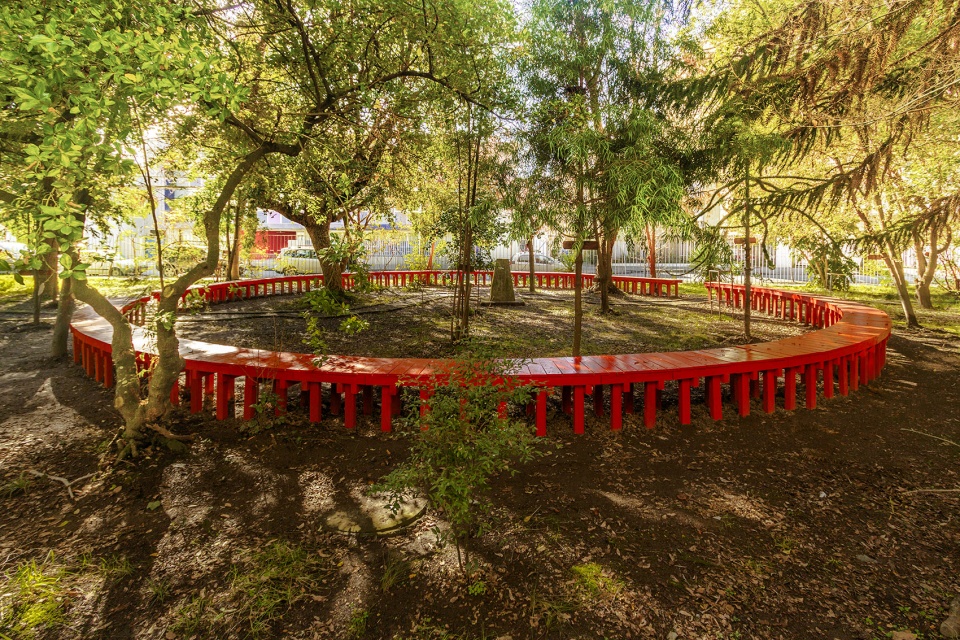 Infinity Bench by Azócar Catrón