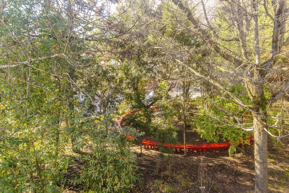 Infinity Bench by Azócar Catrón
