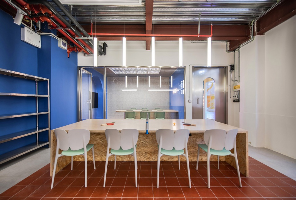 Bwzy Lab A Play on Light and Color China by Bwzy