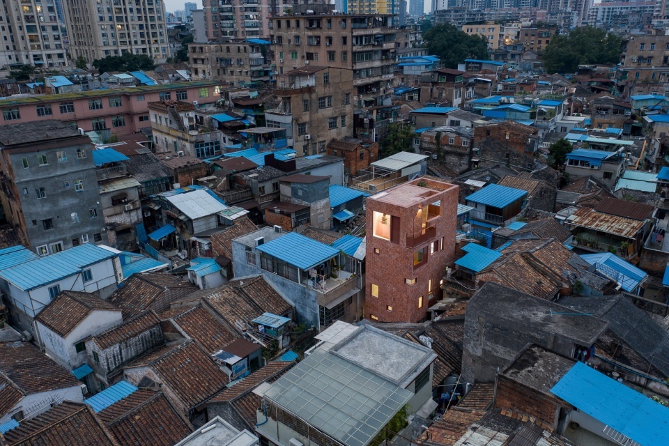 the trapped house the regeneration of the 18 shang meng sheng street haizhu district guangzhou china by urbanus 960x640