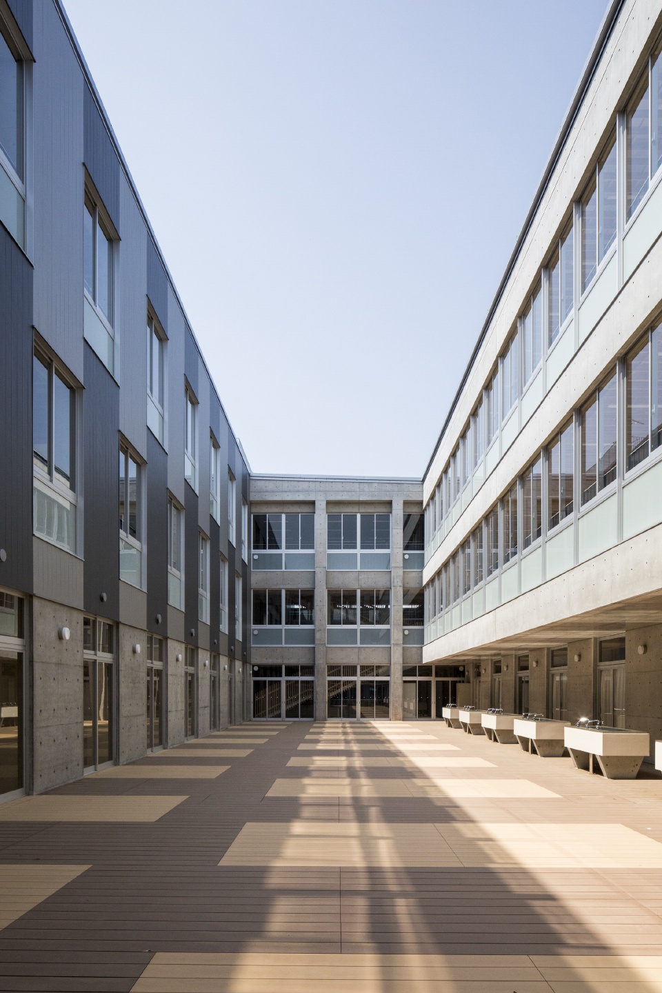 shimotsuma junior high school by mikami architects