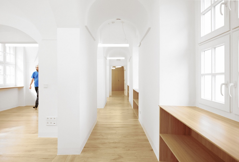 revitalization of the poznan city halls area by atelier starzak strebicki