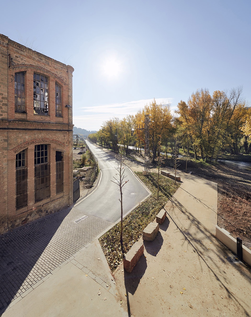 landscape regeneration of cami de cabrianes by estudi08014