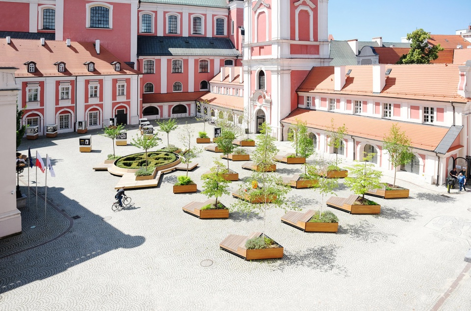 revitalization of the poznan city halls area by atelier starzak strebicki
