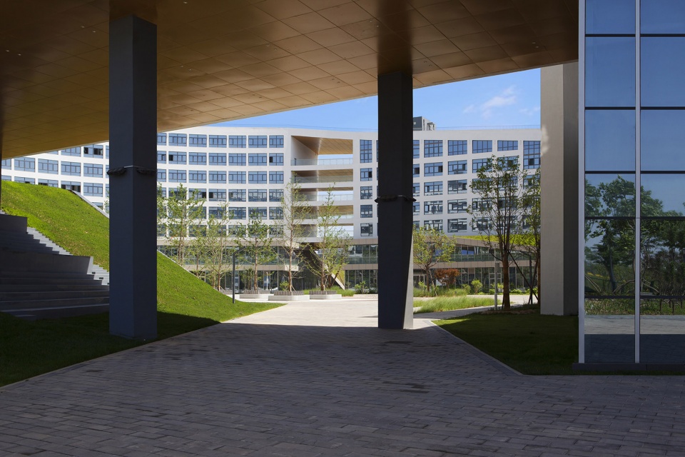 Beijing Daxing International Airport Living Service Facilities Projec CEEDI