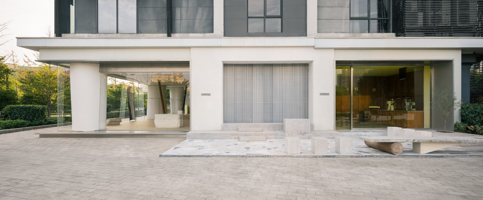 DSC select store Say Architects