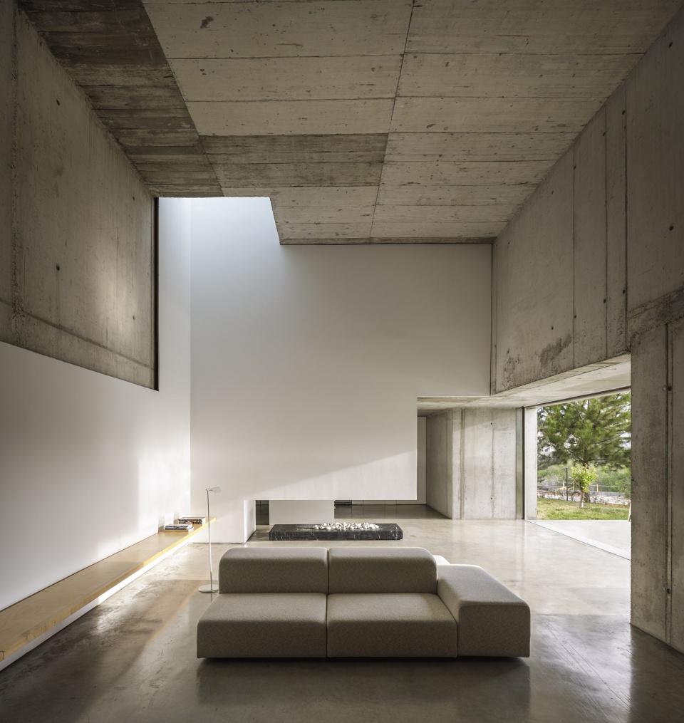 house in ladera granada by estudio juan domingo santos