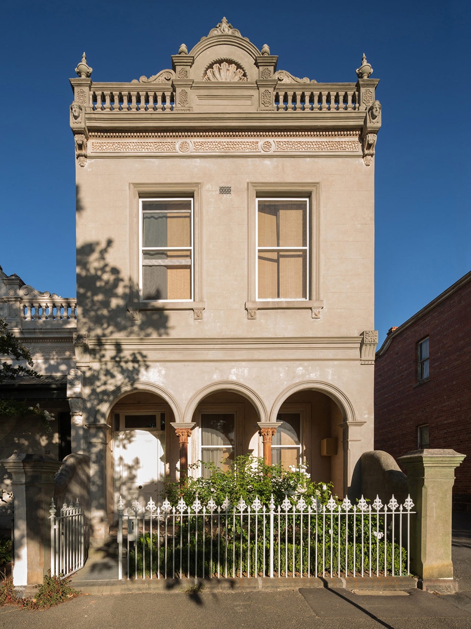 arnold street house princes hill by robert simeoni architects