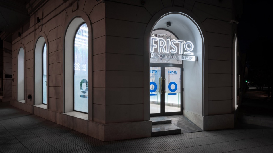 FRISTO frozen food market by EFEEME architects