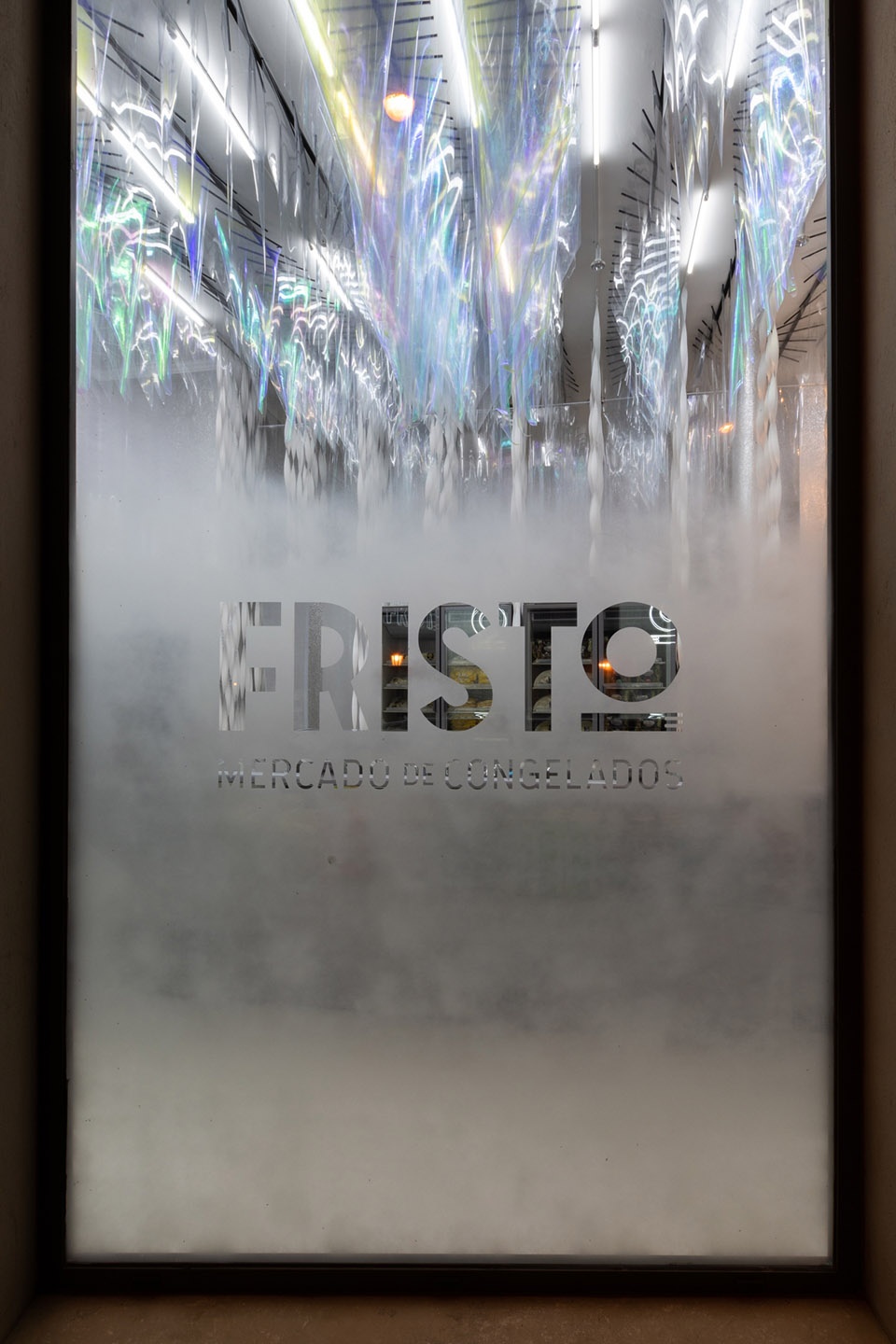 FRISTO frozen food market by EFEEME architects