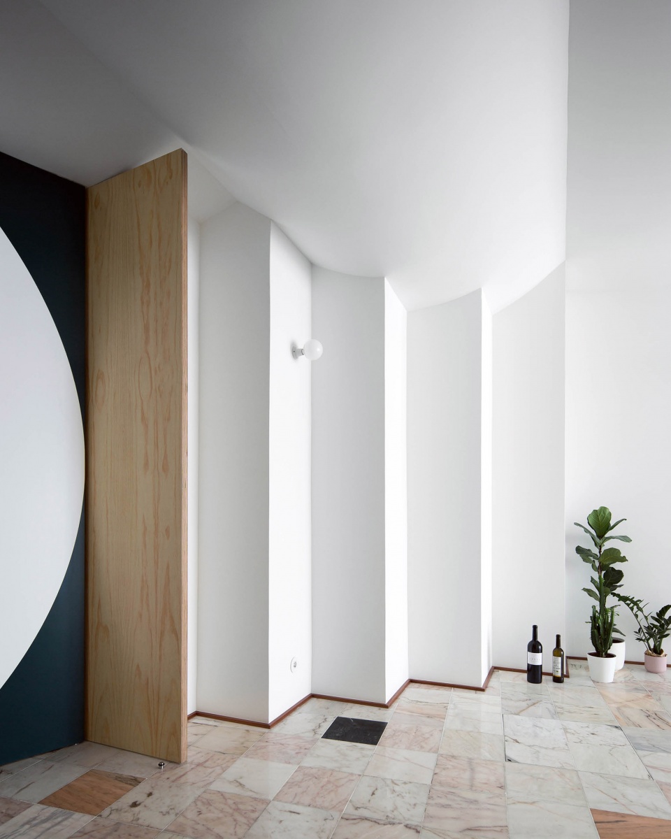 Fireworks in white by Fala Atelier