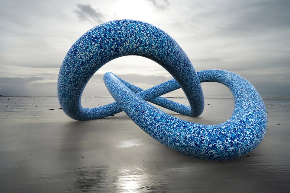 Recycling Loop by Vincent Leroy