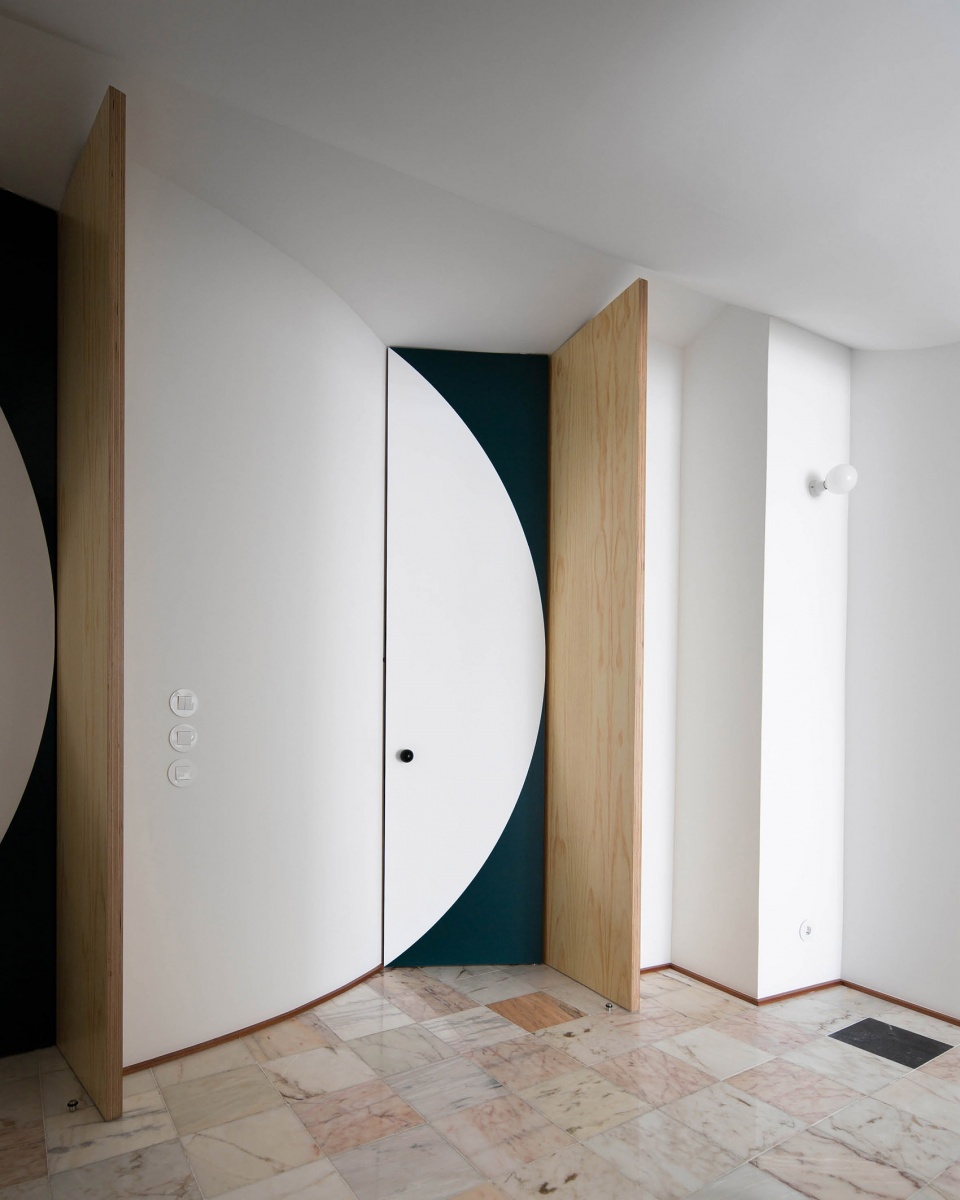Fireworks in white by Fala Atelier