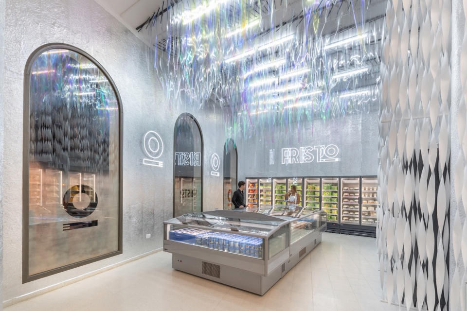 FRISTO frozen food market by EFEEME architects