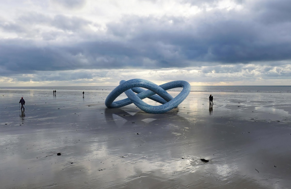 Recycling Loop by Vincent Leroy