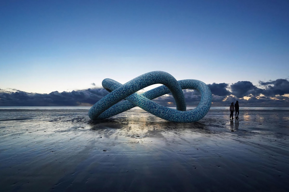 Recycling Loop by Vincent Leroy