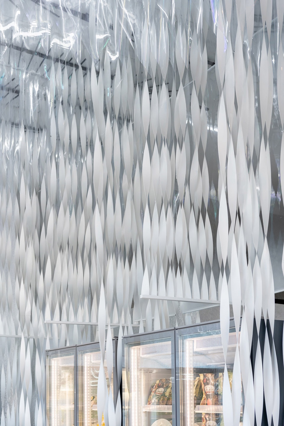 FRISTO frozen food market by EFEEME architects