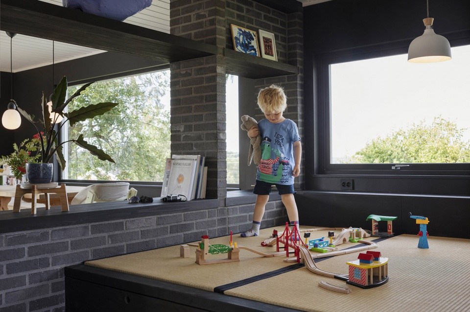 White House Black Brick Austigard Arkitektur 1