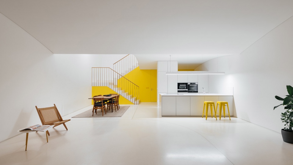 building in costa do castelo by aurora arquitectos