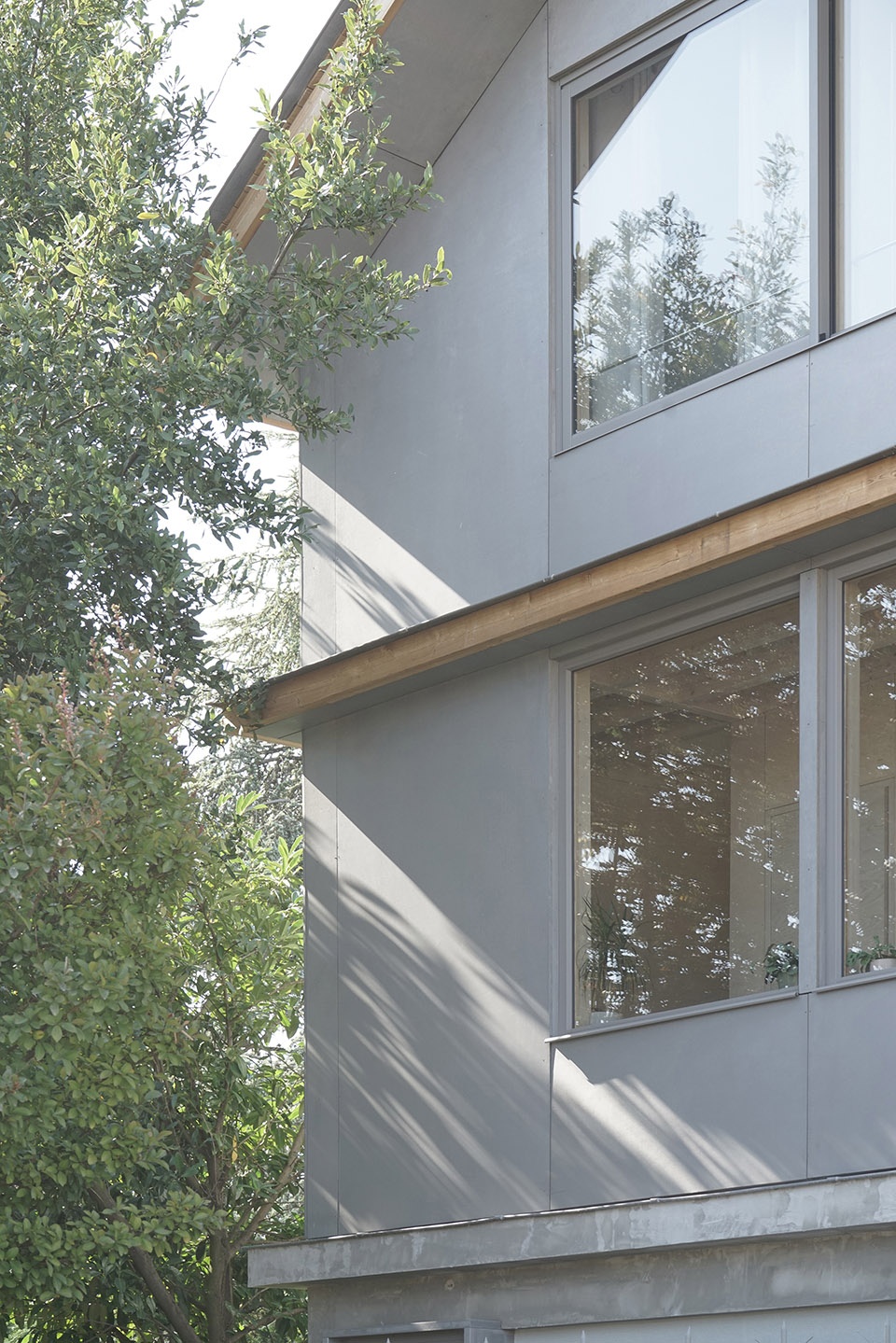 Suspended House OFFICE MUTO
