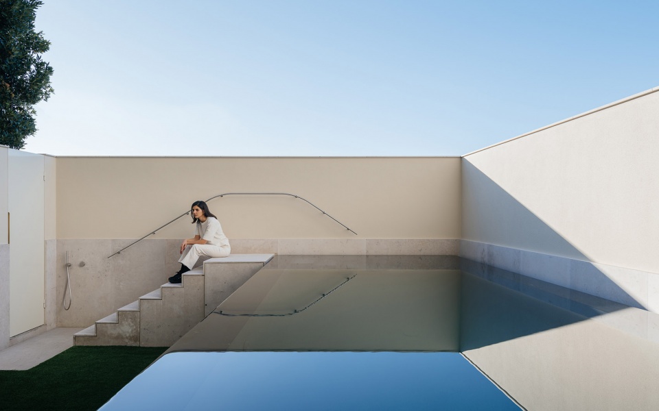 building in costa do castelo by aurora arquitectos