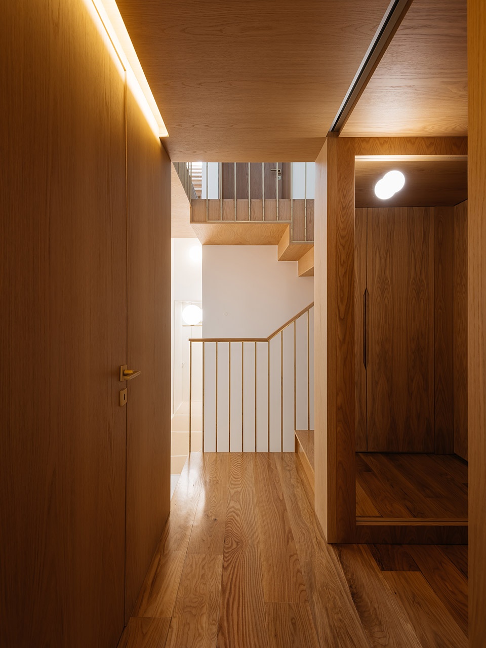 building in costa do castelo by aurora arquitectos