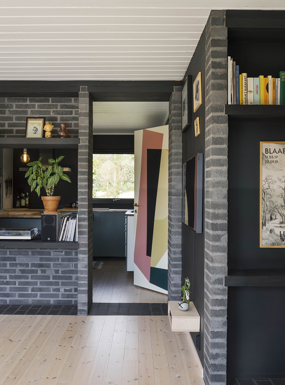 White House Black Brick Austigard Arkitektur