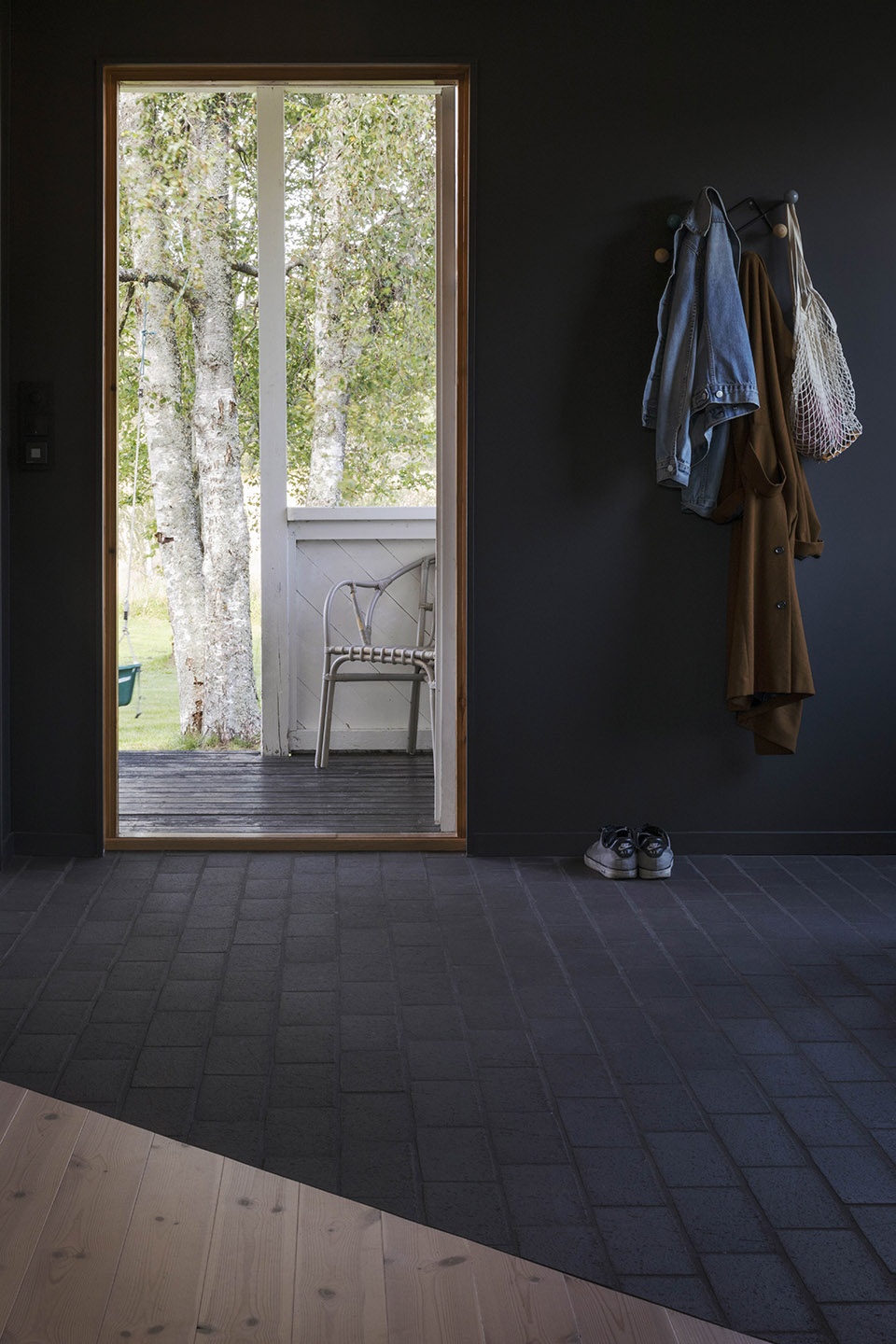 White House Black Brick Austigard Arkitektur